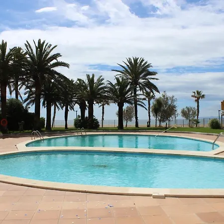 Beautiful In Front Of Beach, Pool, View Apartment