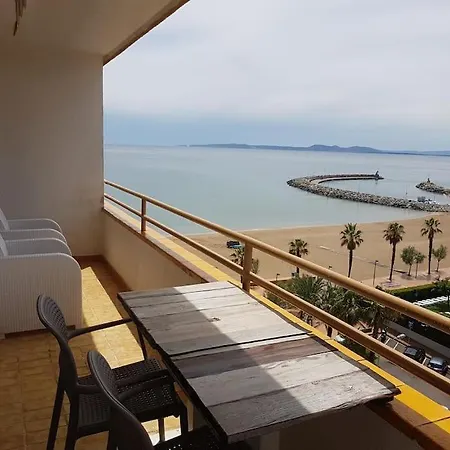 Beautiful In Front Of Beach, Pool, View Apartment Roses